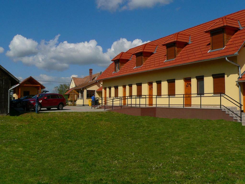 S'Schnoganeschd Villa Nemesvid Exteriör bild
