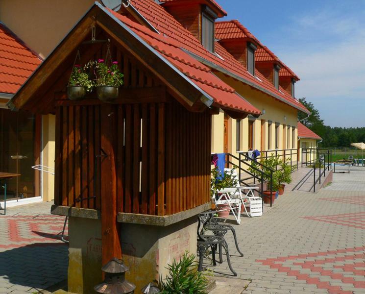 S'Schnoganeschd Villa Nemesvid Exteriör bild