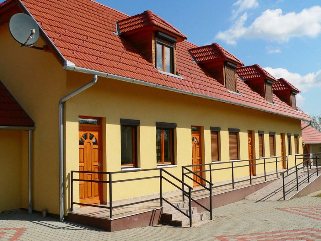 S'Schnoganeschd Villa Nemesvid Exteriör bild